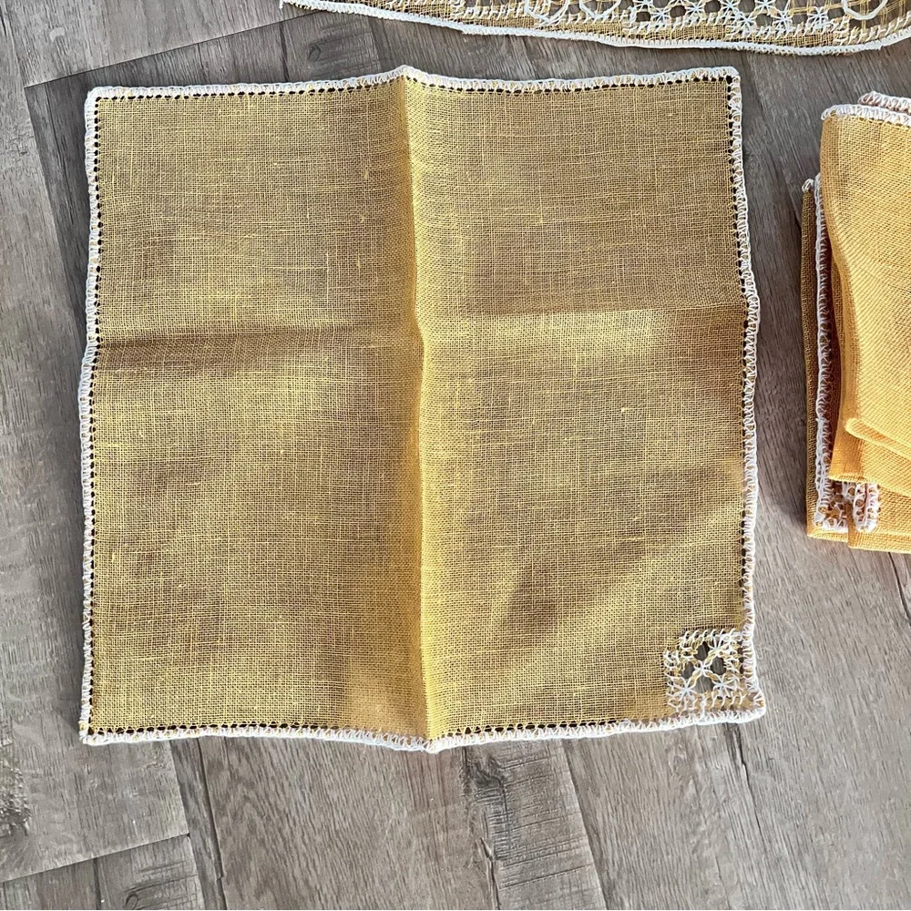 Vtg Beautiful Yellow With White Lace Linen Round Tablecloth 69” & 8 PCs‎ Napkins